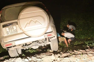 Xác minh thông tin ô tô lao xuống ao vì... biển chỉ dẫn