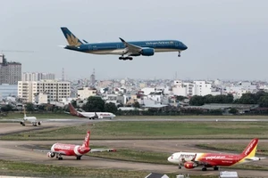 Mở rộng sân bay Tân Sơn Nhất, sao 3 năm chưa làm được gì?