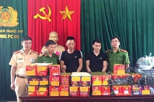 Bộ GTVT yêu cầu ngăn chặn pháo lậu Trung Quốc, Lào, Campuchia