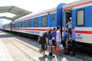 Giảm phí đổi, trả vé tàu cho học sinh, sinh viên