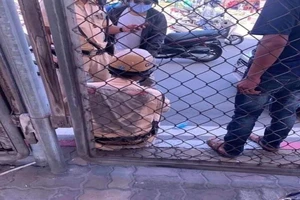 Ô tô vượt đèn đỏ gây tai nạn cho 1 CSGT