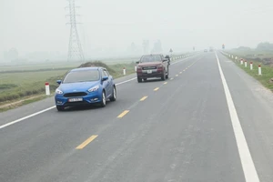 Giảm 10-30% phí sử dụng đường bộ cho ô tô chở khách