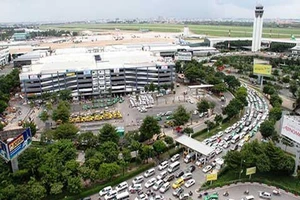 Doanh nghiệp vận tải hàng không kêu cứu vì đường bị cấm