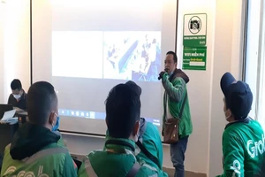 Grab đối thoại gì với tài xế Hà Nội?