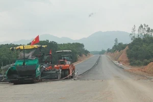 Truy trách nhiệm nhà thầu chậm bảo hành quốc lộ 1A