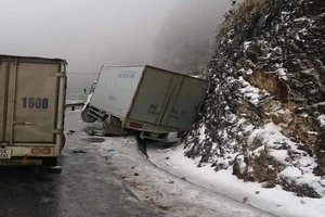 Dọn băng tuyết và hạn chế xe lên miền núi phía Bắc