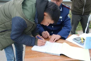 Chở quá tải, chủ xe và tài xế bị phạt gần 400 triệu đồng