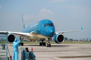 Vietnam Airlines phải cắt giảm 1.344 lao động vì COVID-19