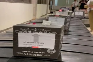 Mạo danh Bộ trưởng GTVT gửi hàng qua đường hàng không