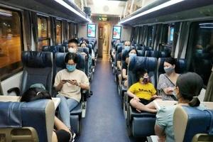 Từ hôm nay đường sắt dừng đón, trả khách tại ga Hà Nội