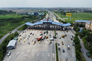 Bộ GTVT yêu cầu cho xe chở hàng thiết yếu chưa cấp thẻ nhận diện qua chốt