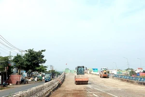 Bộ GTVT nêu nguyên nhân cầu vượt Dầu Giây chậm tiến độ, gia hạn nhiều lần