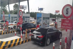  Thủ tướng đề nghị cán bộ, công chức gương mẫu dán thẻ thu phí không dừng