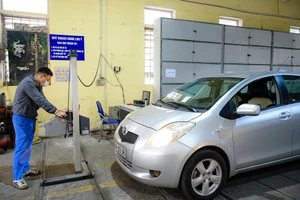 Nhân viên đăng kiểm ô tô chỉ cần tốt nghiệp trung cấp, kiểm định khí thải xe máy học hết cấp 3?