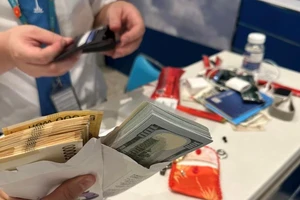 Nam thanh niên bỏ quên tiền tích góp 10 năm làm việc ở Hàn Quốc tại sân bay