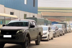 Lượng xe đến các trung tâm đăng kiểm ở Hà Nội bắt đầu tăng