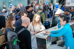 Bất thường giá vé máy bay và tuyên bố 'lạ' của nhà chức trách hàng không