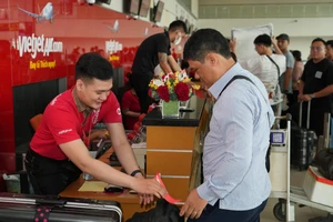 Cử tri TP.HCM kiến nghị Bộ GTVT xem lại các khoản phí cấu thành giá vé máy bay