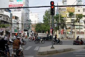 Bạn đọc đề xuất bỏ luôn đèn vàng, hợp lý hay không?