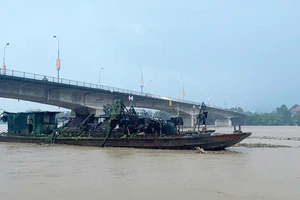 Nhiều tàu Trung Quốc trôi dạt trên sông: Cục Đường thuỷ ra công điện 