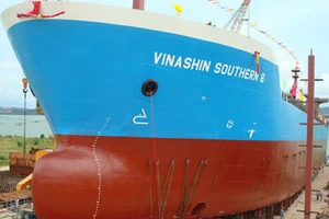Vinashin thay tên vẫn lỗ nặng, xin dùng ngân sách bù trả nợ