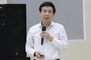 BHXH Việt Nam: Cơ sở y tế bắt buộc người bệnh xuất trình thẻ BHYT giấy là chưa phù hợp