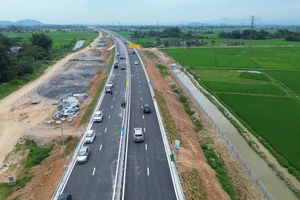 Tháng 1-2026 sẽ thu phí đường bộ cao tốc Bắc - Nam