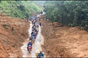 Nhiều tuyến đường ở miền Trung vẫn tắc, khu vực đèo Lò Xo đã thông