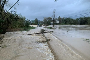 Đường sắt tiếp tục ngừng chạy một số tàu Bắc - Nam do ảnh hưởng mưa lũ