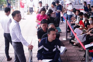 Người dân và nỗi lo mất cơ hội mua nhà ở xã hội 