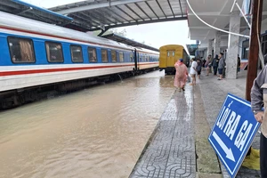 Điều tàu hàng cứu 2 cầu đường sắt trên tuyến Diêu Trì - Quy Nhơn