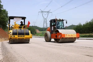 Bão lũ khiến nhiều dự án trên tuyến cao tốc Bắc - Nam khó về đích ngày 19-12