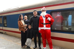 Tàu chạy cao điểm Tết đã hết vé dù mức giá tăng 5-10%