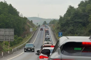 Hành trình trên cao tốc Bắc - Nam: Đường gần hơn nhưng chưa trọn vẹn