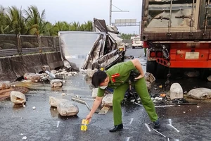 Bất cập cao tốc và ý thức tài xế: Nguy cơ tai nạn luôn rình rập