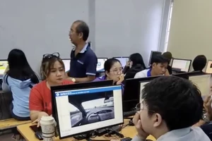 Cục Đường bộ lý giải việc vẫn học, thi môn mô phỏng lái xe