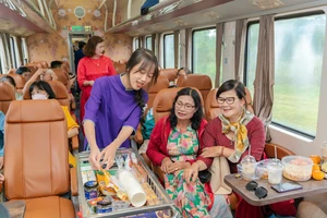 Thí điểm đặt đặc sản vùng miền trên tàu, tự động xếp chỗ khi mua vé
