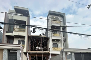 Xin phép xây nhà bị yêu cầu thêm giấy tờ, Bộ Xây dựng nói không có quy định