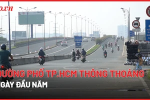 Đường phố TP.HCM thông thoáng, người dân phấn khởi lưu thông trong ngày đầu năm mới 2024