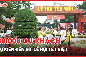 Người dân nô nức check-in không gian tái hiện Tết Việt xưa