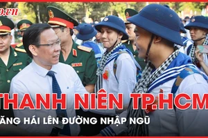 Video: Hàng nghìn thanh niên TP.HCM hăng hái lên đường tòng quân