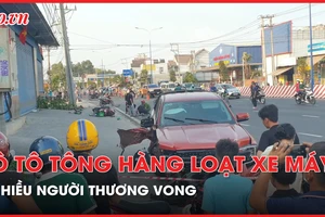 Ô tô tông hàng loạt xe máy, nhiều người thương vong