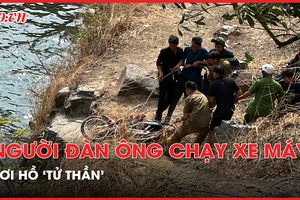 Người đàn ông chạy xe máy rơi xuống hồ 'tử thần' trong Đại học Quốc gia TP.HCM