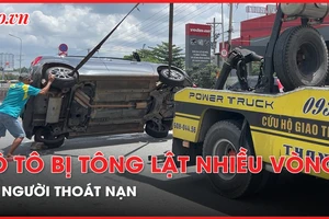 Container tông ô tô lật nhiều vòng, nhiều người thoát nạn