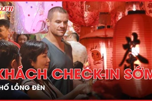 TP.HCM: Phố lồng đèn nhộn nhịp khách check-in trung thu sớm