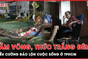 Triều cường dâng cao, người dân TP.HCM nằm võng, thức trắng đêm 