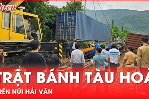 Đã thông tuyến sau sự cố trật bánh tàu hỏa trên núi Hải Vân 