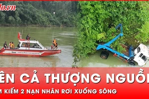 Mở rộng lên thượng nguồn tìm kiếm 2 nạn nhân vụ xe thu gom rác rơi xuống sông 