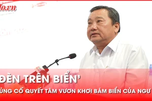 'Cùng ngư dân thắp sáng đèn trên biển' củng cố quyết tâm vươn khơi bám biển 