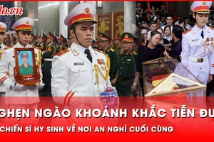 Tin nóng 8-12: Nghẹn ngào giây phút đưa tiễn 12 chiến sĩ hy sinh về nơi an nghỉ cuối cùng